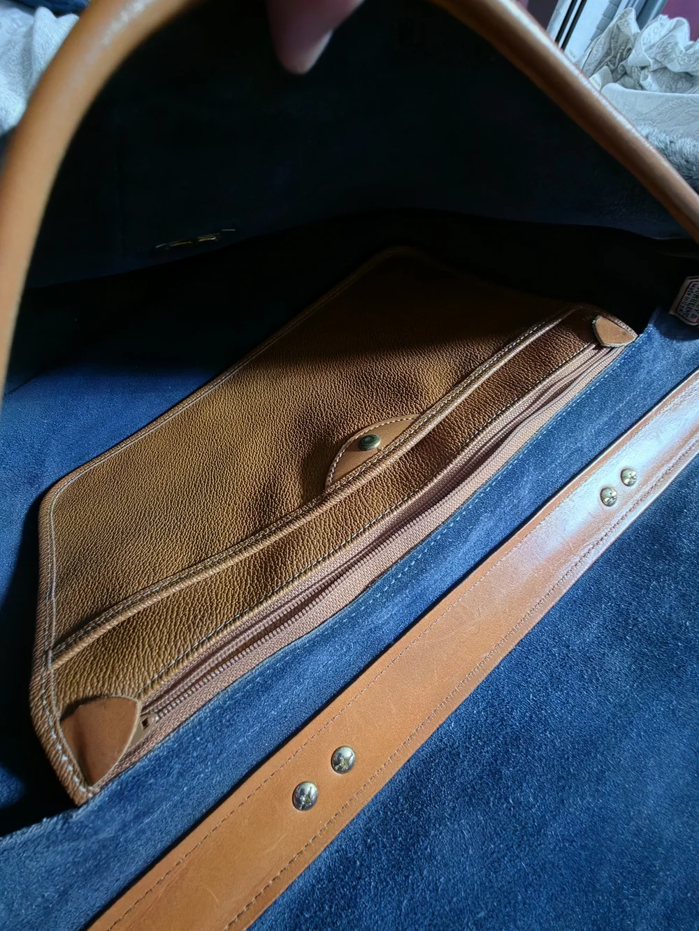 Dooney & Bourke Vintage Leather Laptop Bag – Navy & Tan